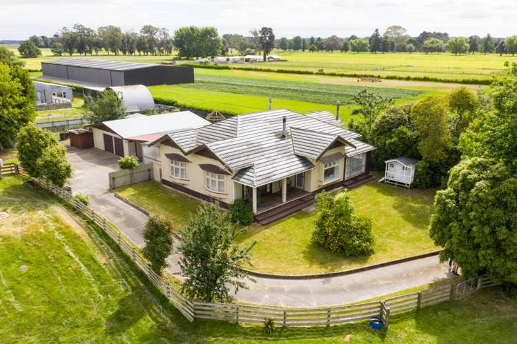 1435 Waughs Road Aorangi_1