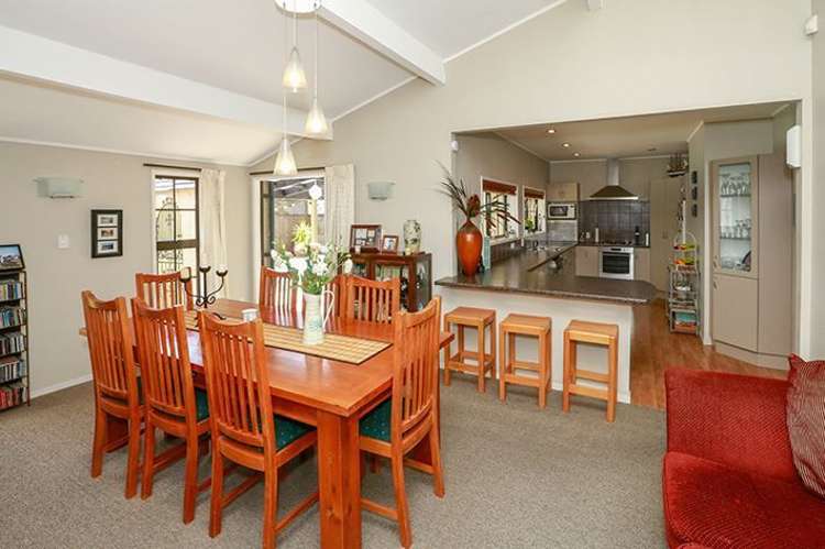 19 Highland Drive Pukete_12