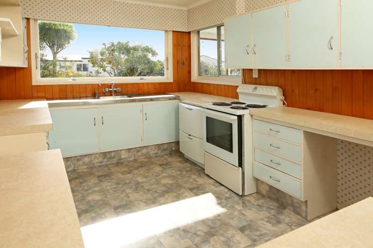 6 Wakeling Avenue Te Atatu South_21