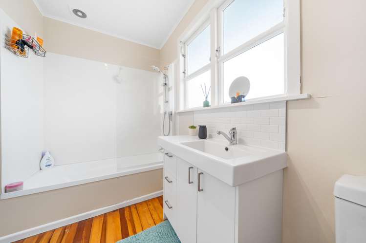 24 Omapere Street Waitangirua_10