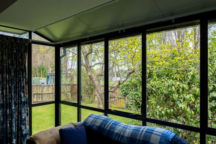 842 River Road Chartwell_17