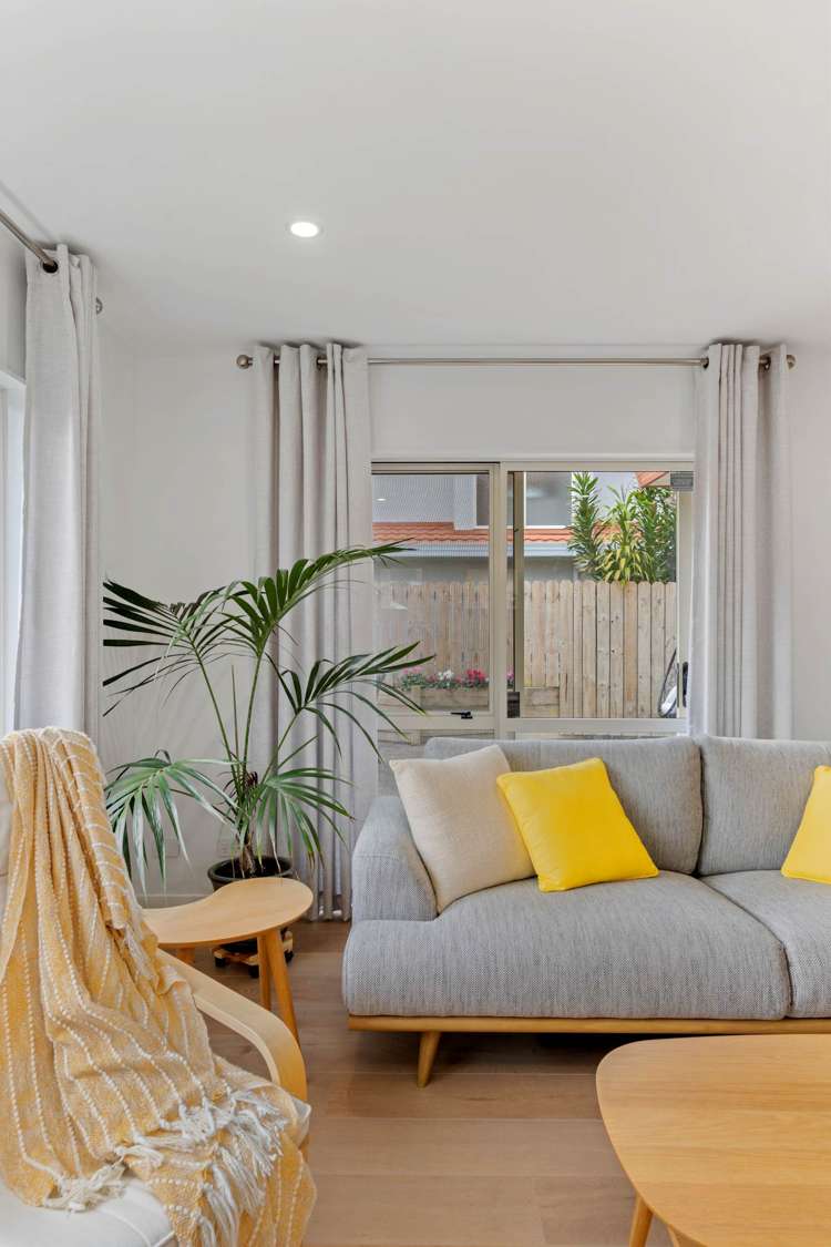 2/1 Mossop Rise Glenfield_6