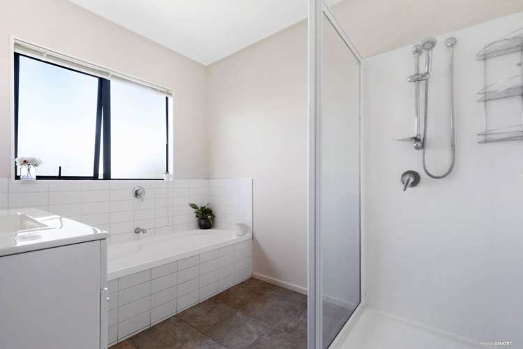 2/75d Target Road Totara Vale_10