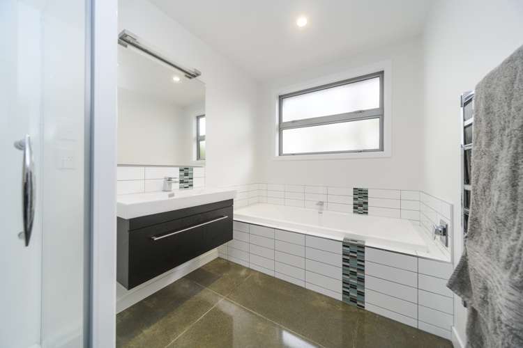 26a Ngaio Street West End_11