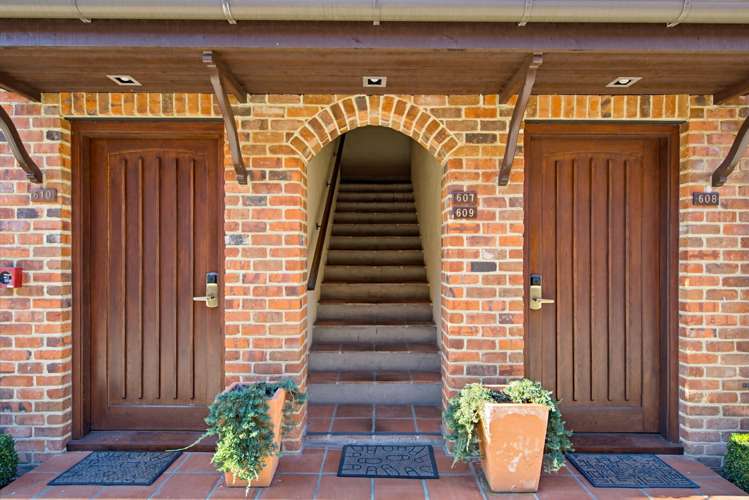 10/24 Quiet Woman Way Monaco_4