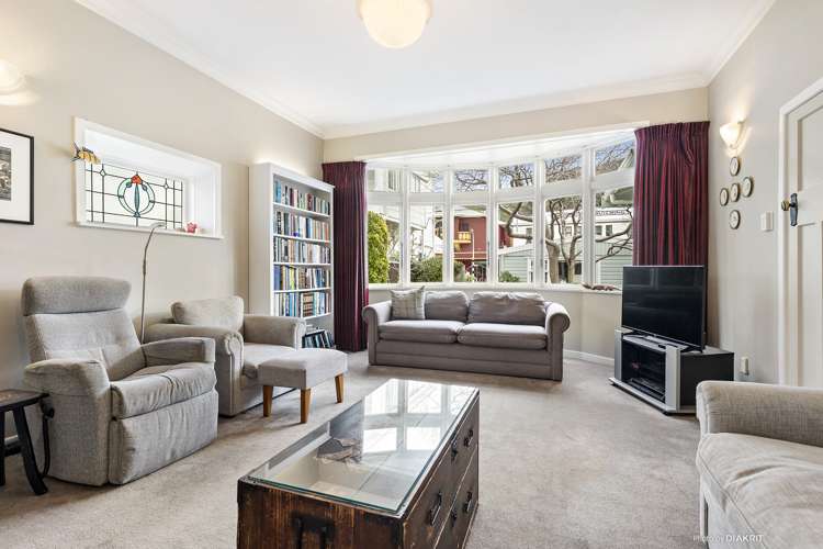 211 The Parade Island Bay_4