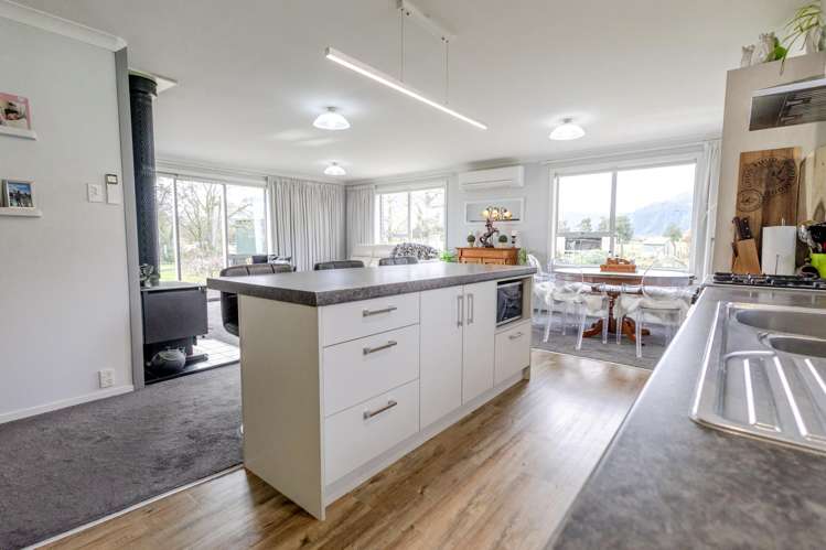 390 Robertson Road_5