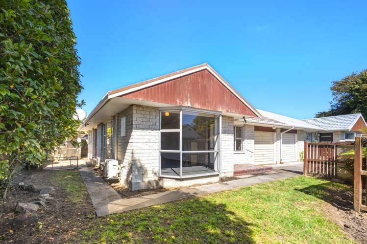 2/3 Hythe Lane Saint Martins_12