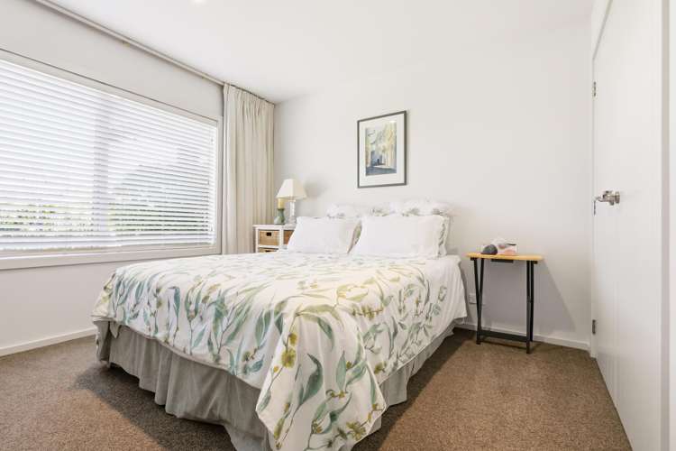 55 Chateau Crescent Rangatira Park_9