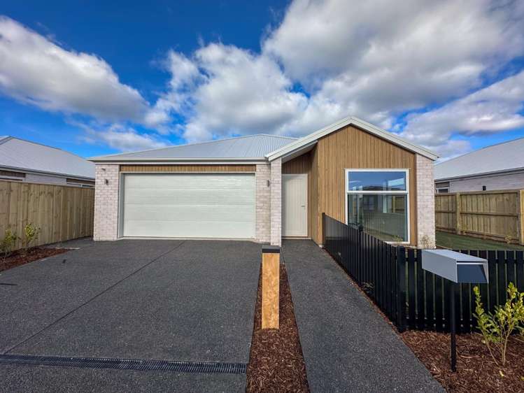 7 Harlequin Drive 11103_0