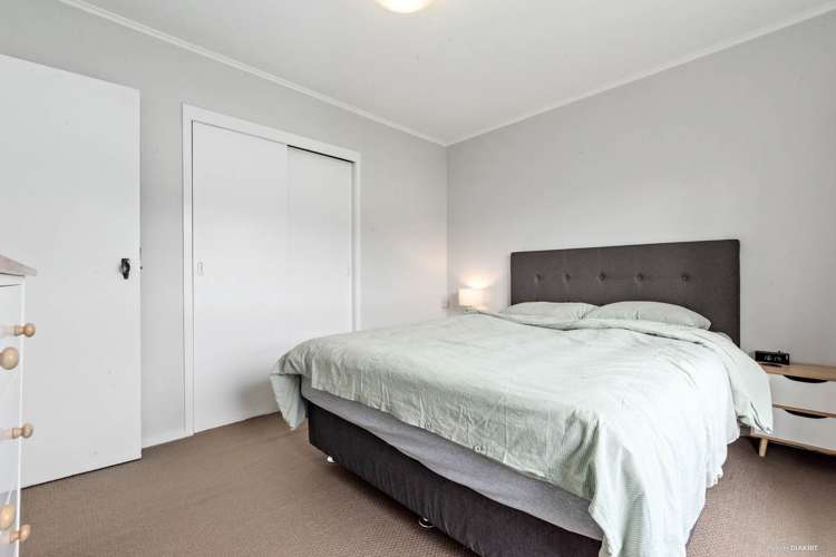 2/771 Beach Road Browns Bay_10