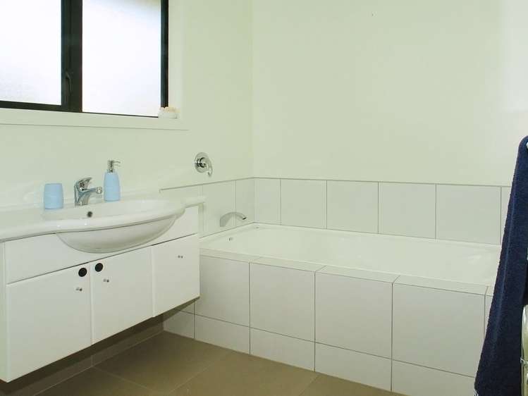 5 Tararua Close Aotea_13