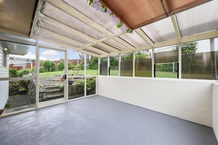 15 Padnell Crescent Paparangi_11