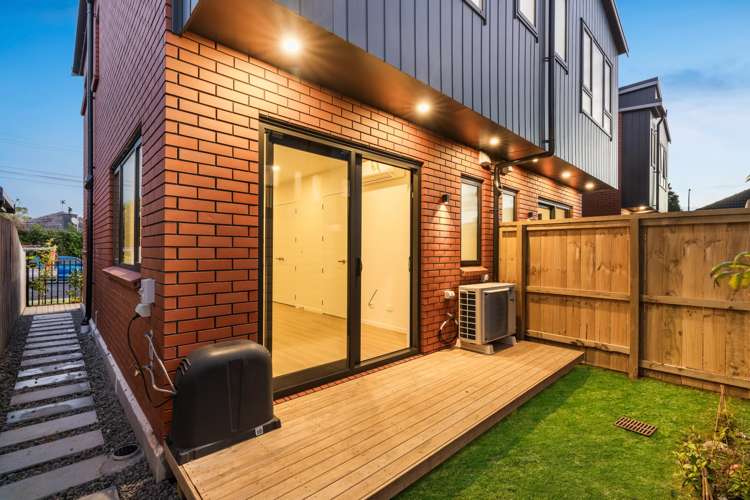 6&7/45 Smythe Road Henderson_15