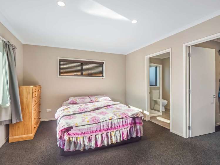 33 Faringdon Boulevard Rolleston_15