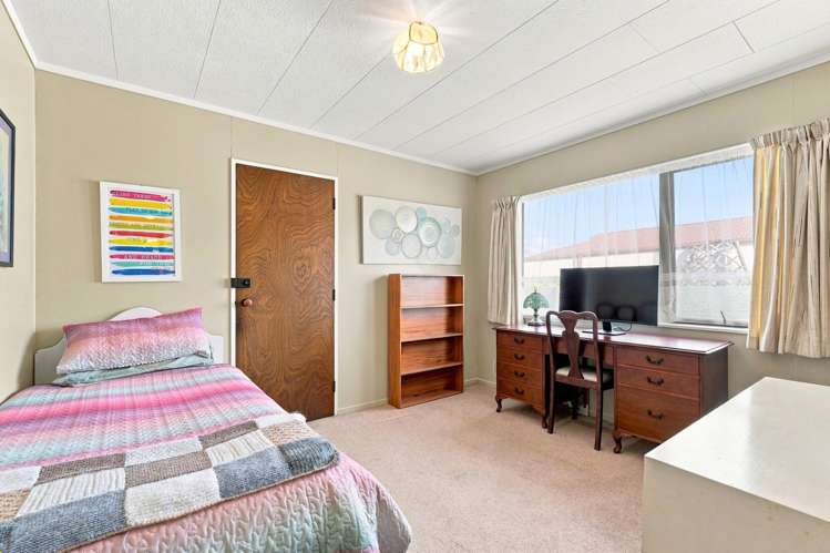 2 Warwick Place Springvale_14