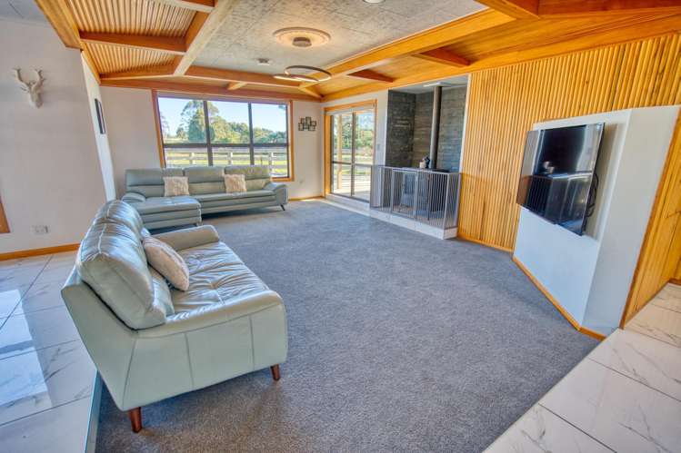 169 Coulson Road Paroa_12