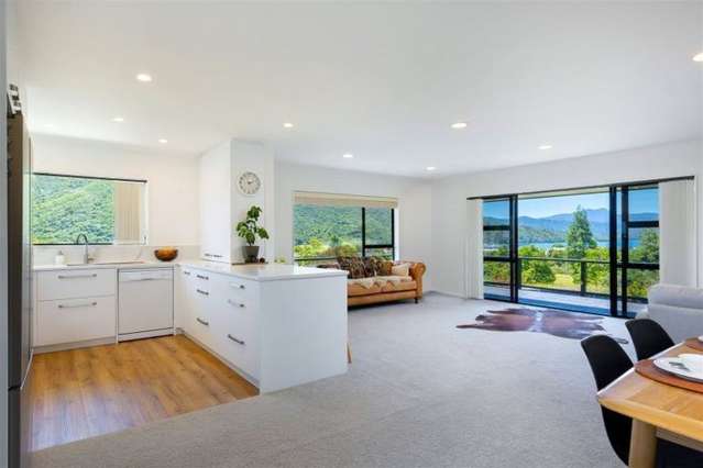 108 Moana View Road Waikawa Bay_2