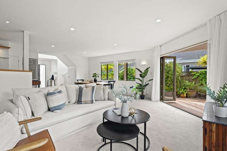 2/321 Lake Road Hauraki_5