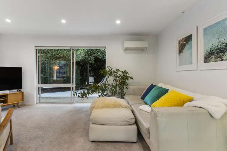 2/14 Surville Place Mairangi Bay_8