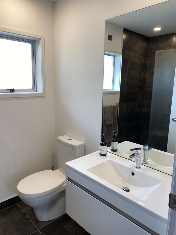 2/97 Moore Street Hillcrest_6