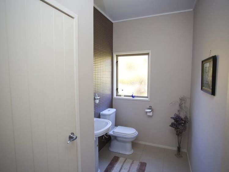 8 Governors Heights Whangamata_17