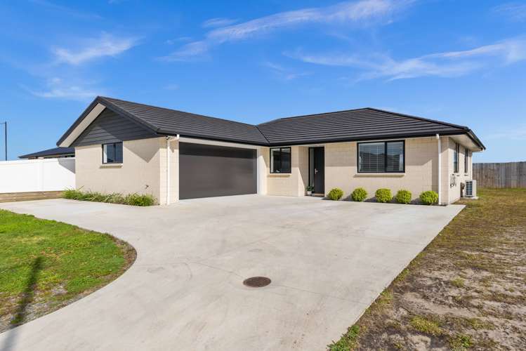 17 Saint Michael Crescent One Tree Point_26