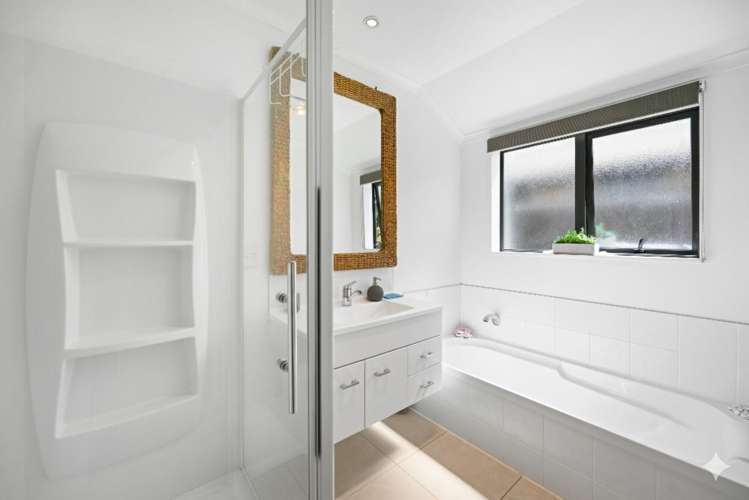 56 Farnborough Drive Grandview Heights_11