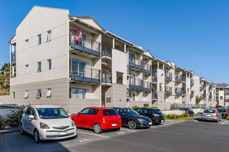 B9/71 Spencer Road Oteha_10