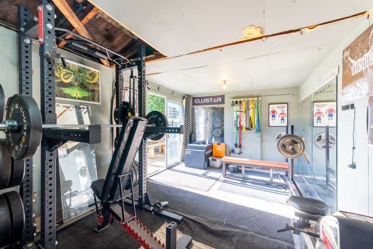 7 Boys Place Shirley_13