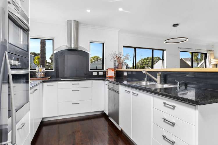 2/23 Stafford Road Northcote Point_5