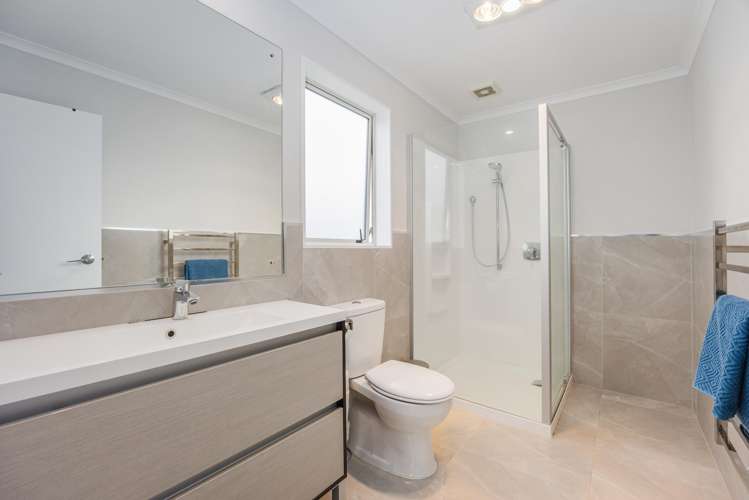 16 Couldrey Crescent Red Beach_21