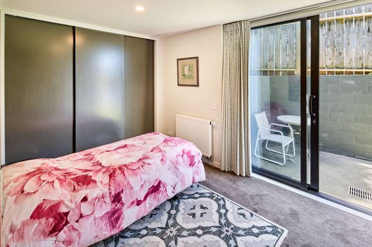 196 The Esplanade Island Bay_17