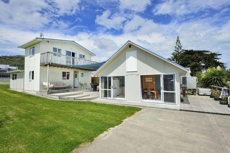 140 Newcastle Street Māhia Beach_1