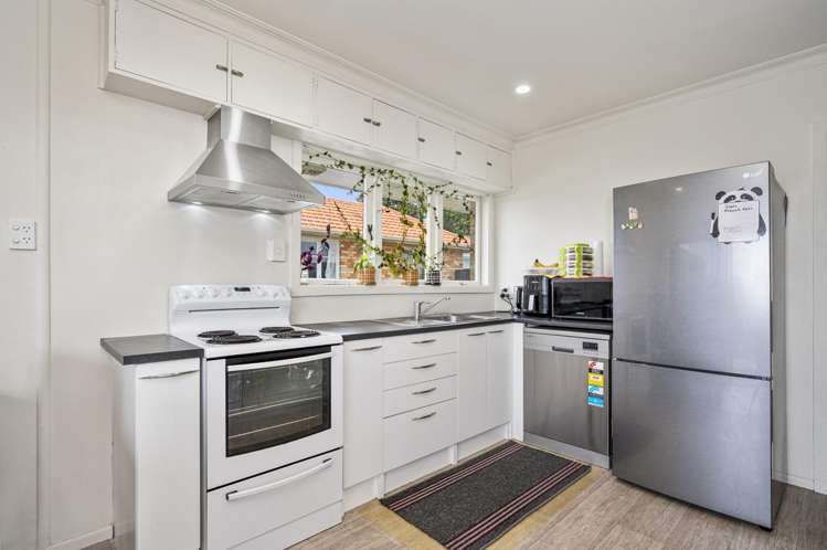 5 Simmonds Grove Greerton_5