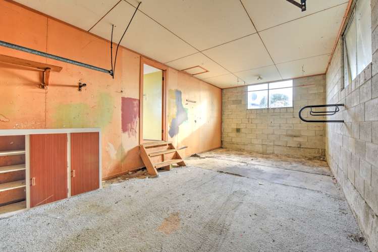 6 Dale Crescent Gore Surrounds_14