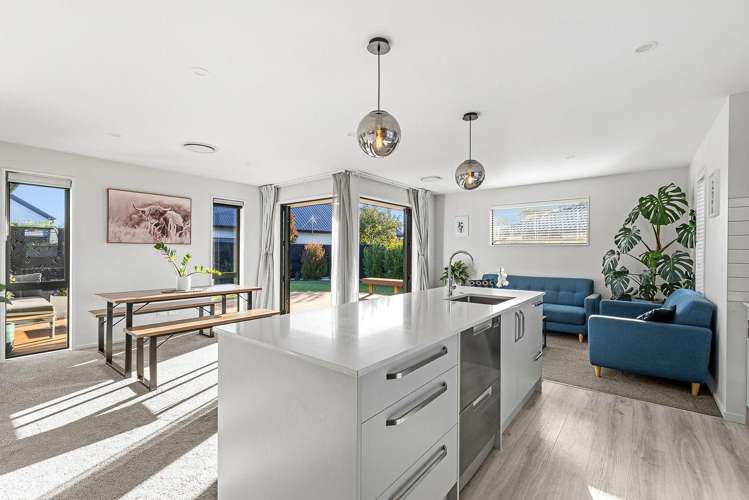 25 Vitalia Crescent Lincoln_4