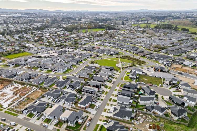 1/51 Cabourne Drive Glenview_13