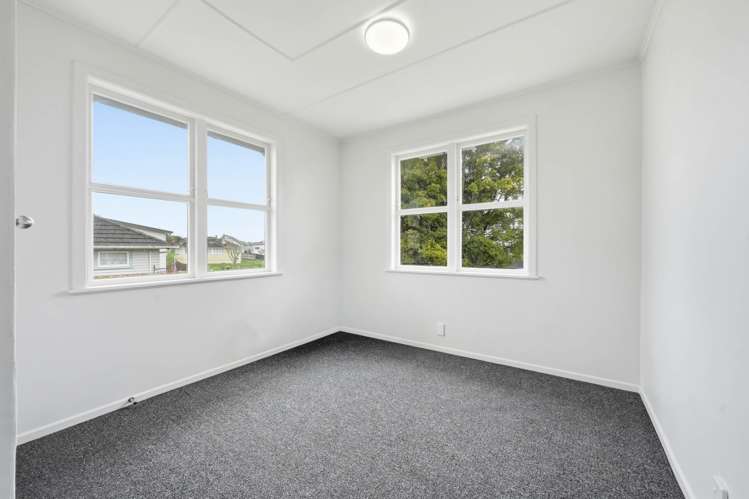 5 Manston Road Mangere_34