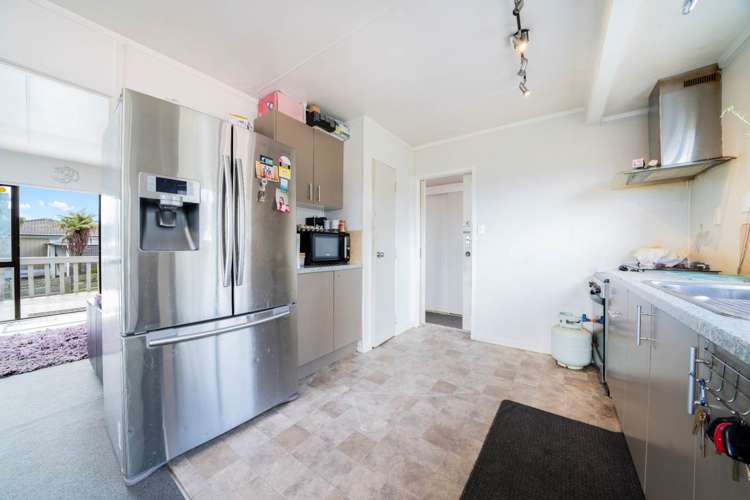 2/18 Frobisher Way Clendon Park_8