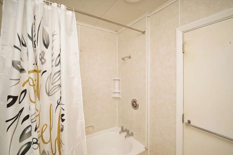 13 Avro Crescent Hornby_10