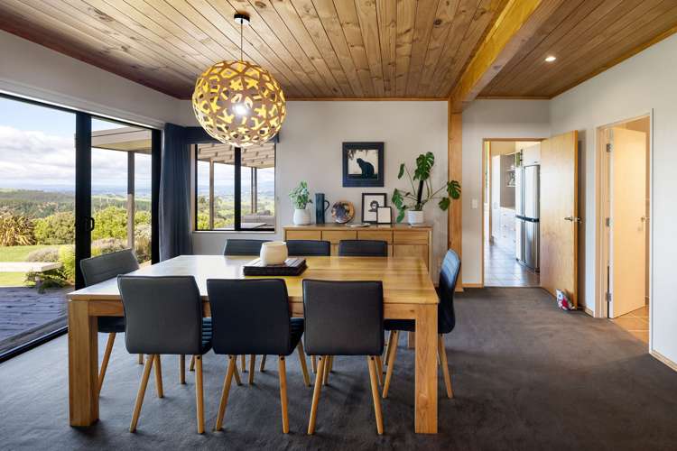 8 Tiwarawara Lane Puketotara_16