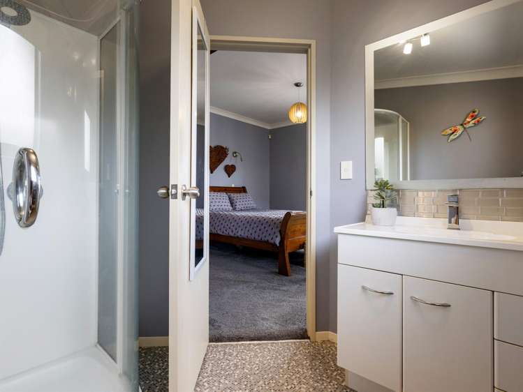 26 Highgrove Drive Grandview Heights_11