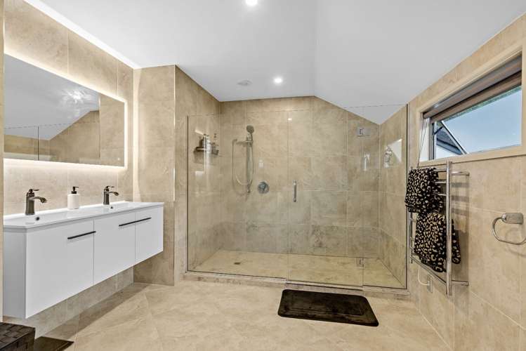 5 Oakford Park Crescent Greenhithe_15