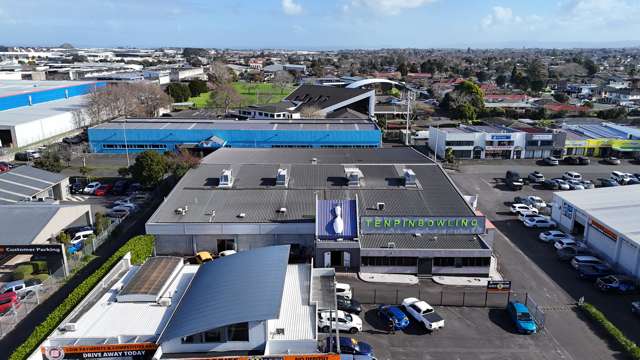 Large Format Warehouse/Retail | AVAILABLE NOW