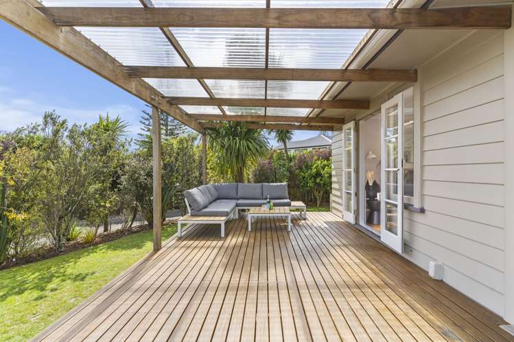 32 Amberley Avenue Te Atatu South_14