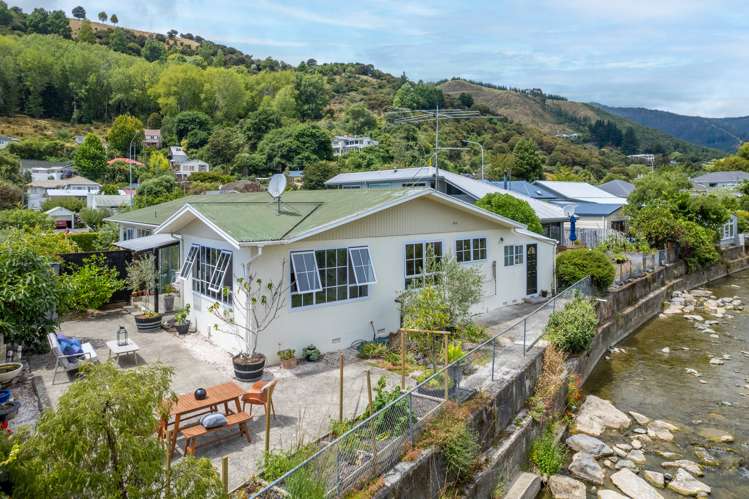 2/8 Brook Street The Brook_1