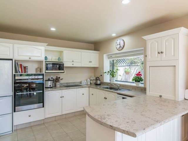 2/268 Rosetta Road Raumati Beach_4