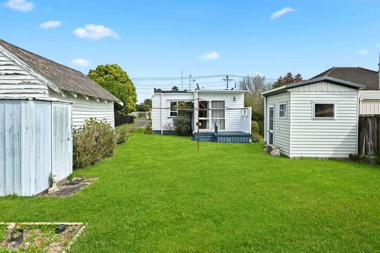 216 Fox Street Hamilton East_12