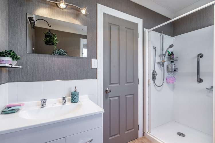 10 Edinburgh Crescent Waikiwi_11